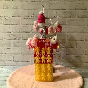 CWC 2 Pk. Gingerbread Men & Women Silicone Ice Mold